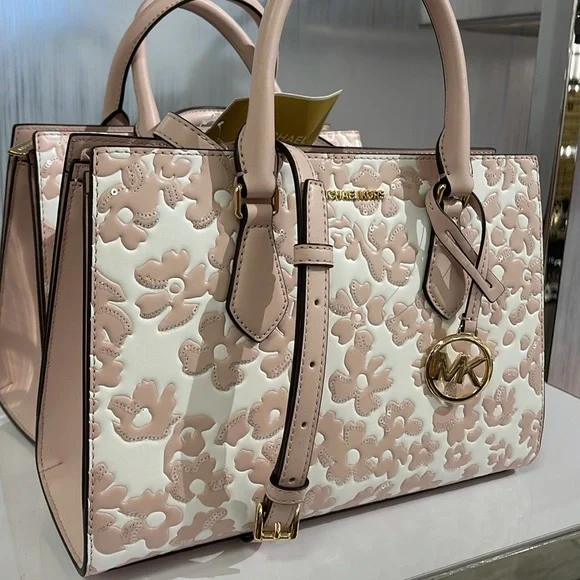 Michael Kors Sheila Medium Sequined Floral CZ Satchel
Powder Blush
NWT - Picture 15 of 16